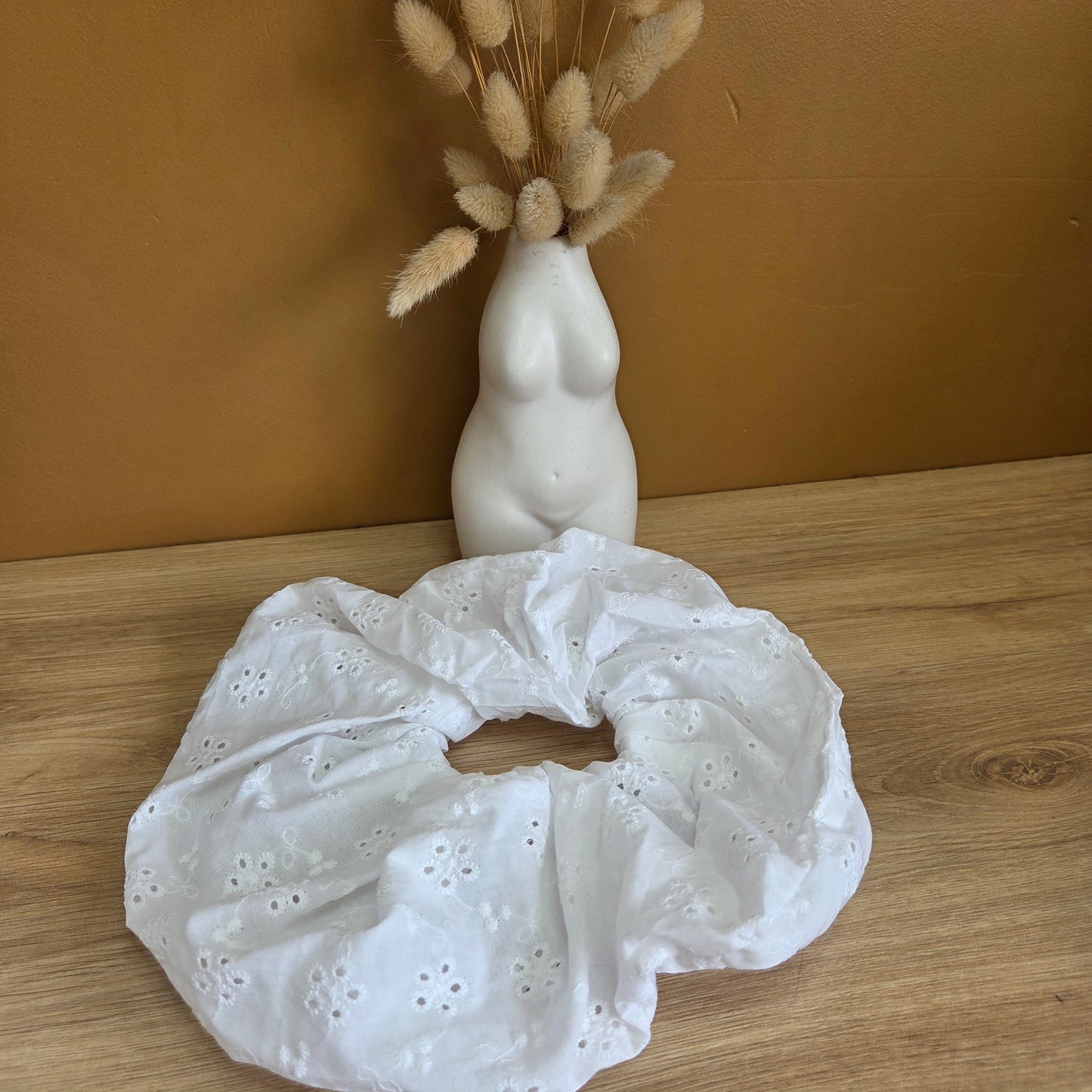 Chouchou broderie anglaise blanche